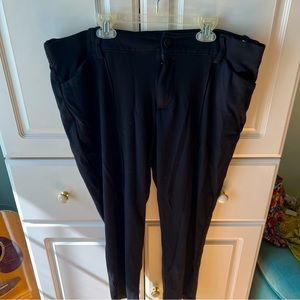 Lee Riders Stretchy Black Slim Ankle Cropped Pants